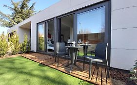 Acero Y Piedra Apartamentos Con Jardin Privado